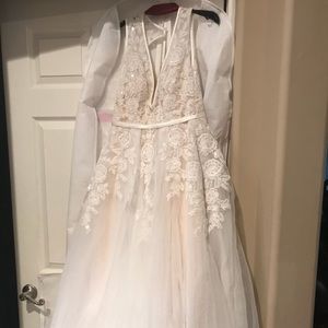 Wedding dress size 6 or 8